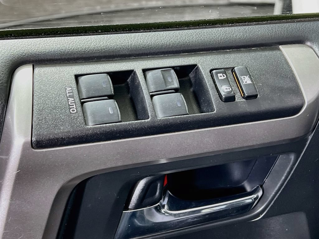 Used 2018 Toyota 4Runner SR5 AWD/4WD image 16