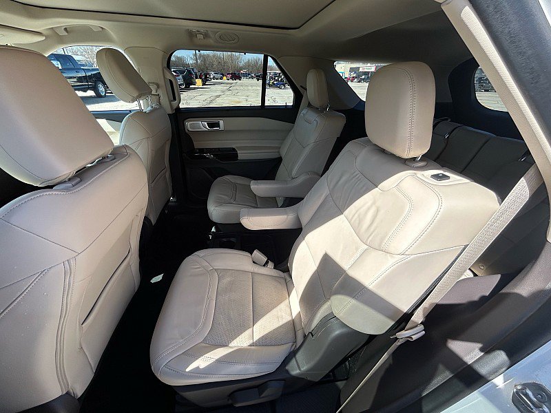 Used 2021 Ford Explorer Platinum w/ Equipment Group 601A image 11