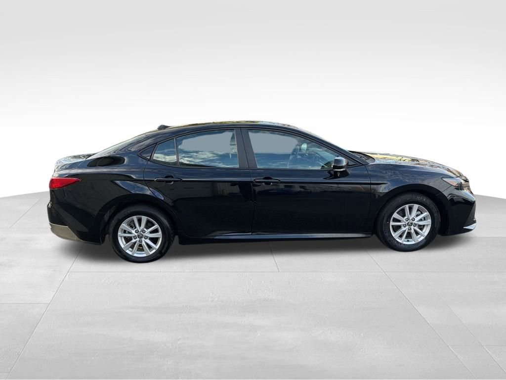 Used 2025 Toyota Camry LE image 6