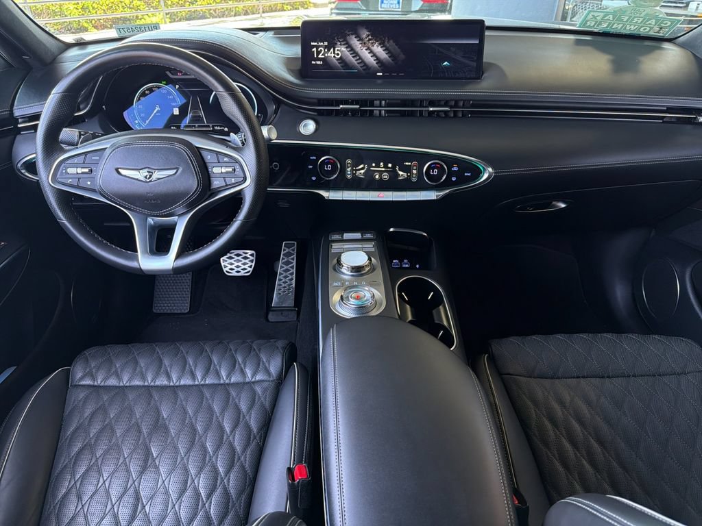 Used 2023 Genesis GV70 3.5T Sport w/ Sport Prestige Package AWD/4WD image 13