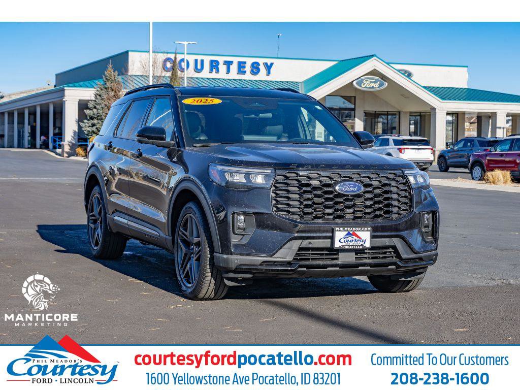 Used 2025 Ford Explorer ST-Line w/ ST-Line Street Pack image 1