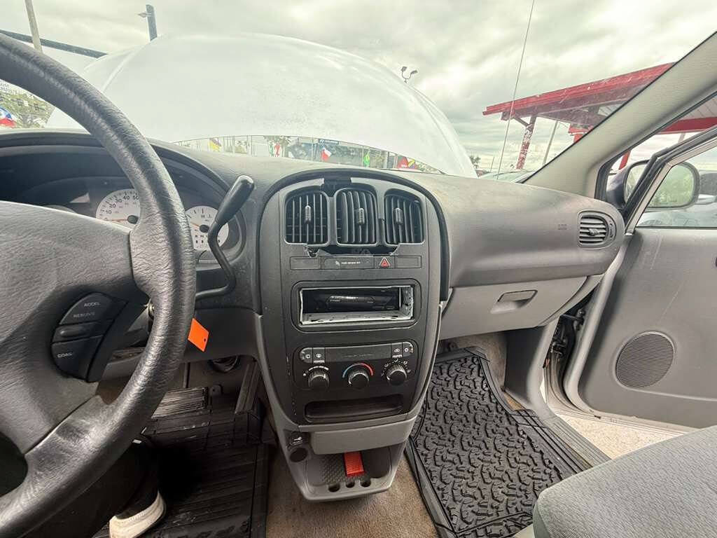 Used 2005 Dodge Caravan SE w/ Popular Equipment Group FWD image 18