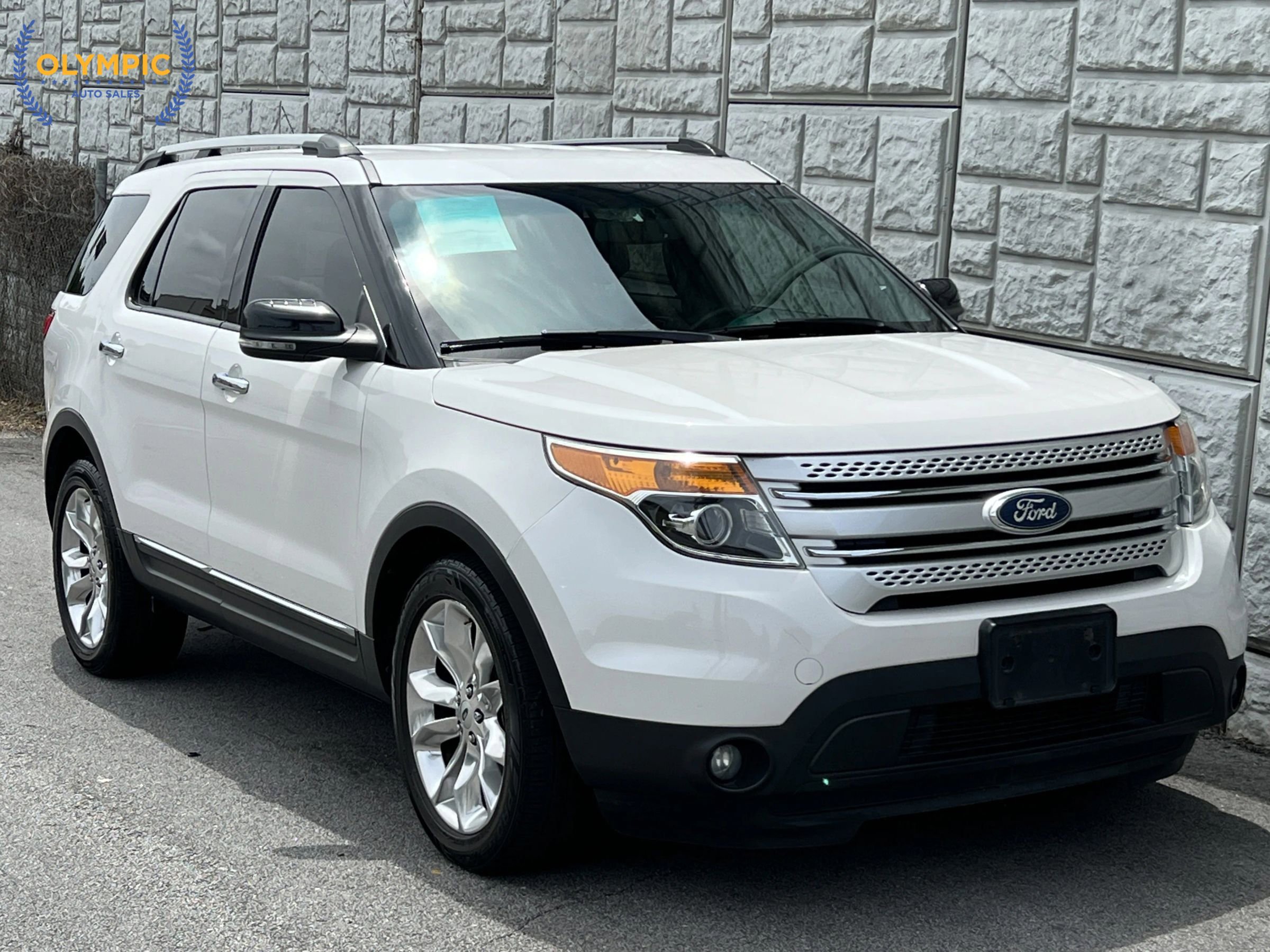 Used 2014 Ford Explorer XLT w/ Equipment Group 202A FWD image 3