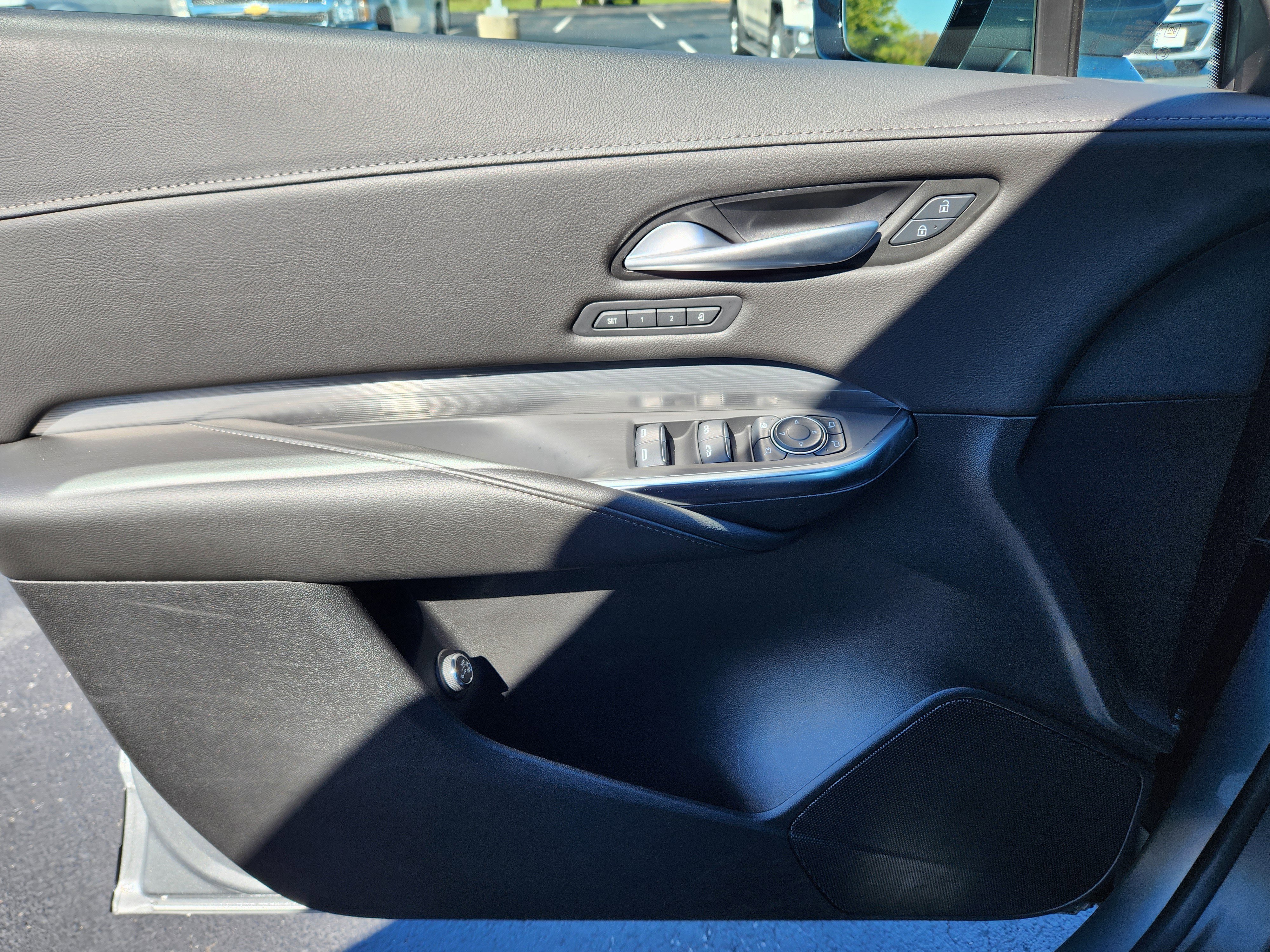 Used 2025 Cadillac XT4 Premium Luxury image 24