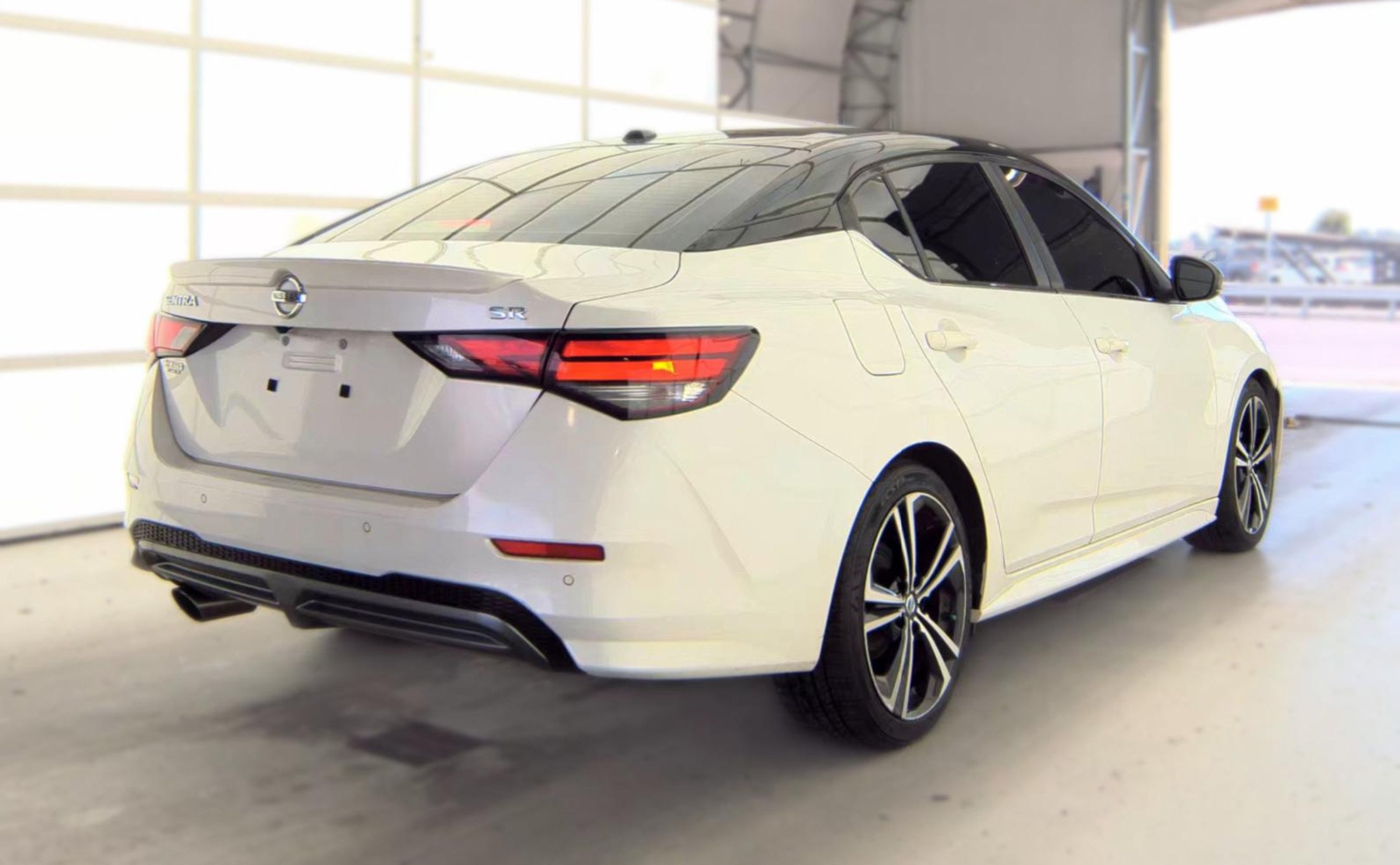 Used 2020 Nissan Sentra SR w/ Electronics Package FWD image 5