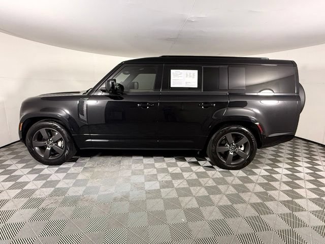Used 2025 Land Rover Defender 130 X-Dynamic SE AWD/4WD image 3