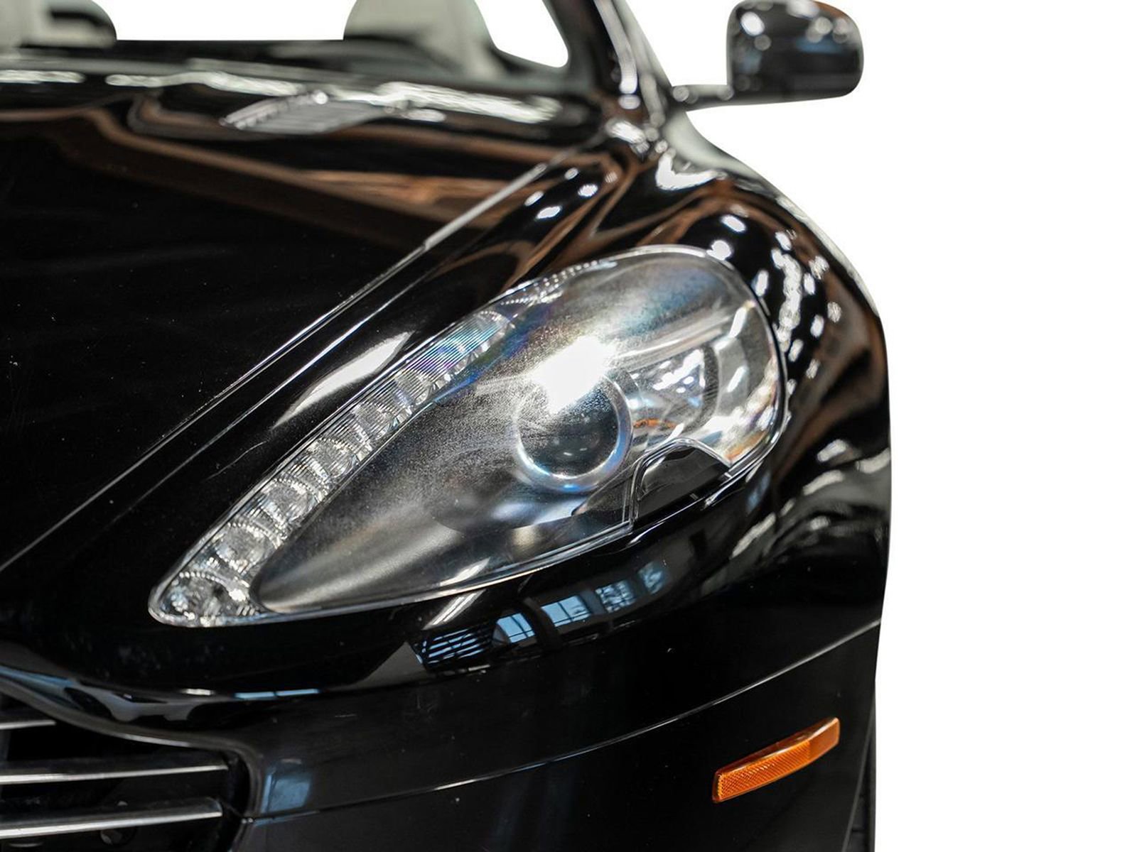 Used 2015 Aston Martin DB9 Volante image 9