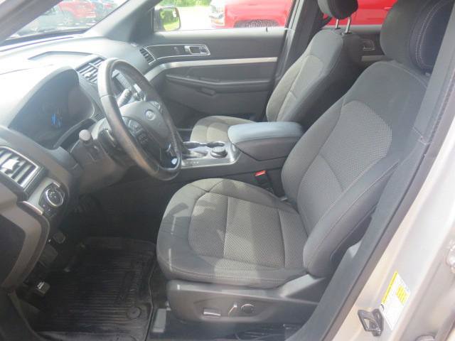 Used 2017 Ford Explorer XLT AWD/4WD image 14