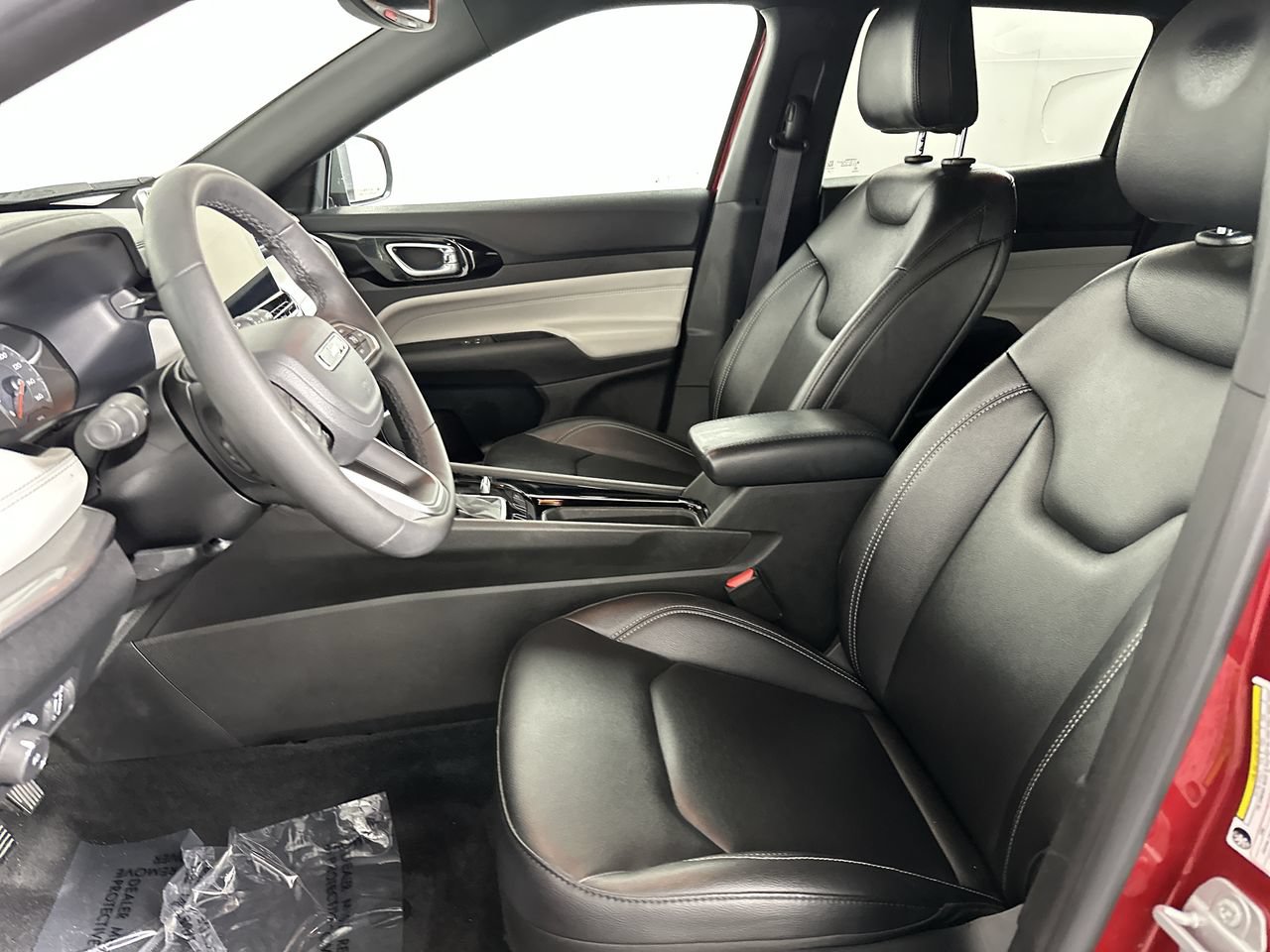 Used 2025 Jeep Compass Limited AWD/4WD image 3