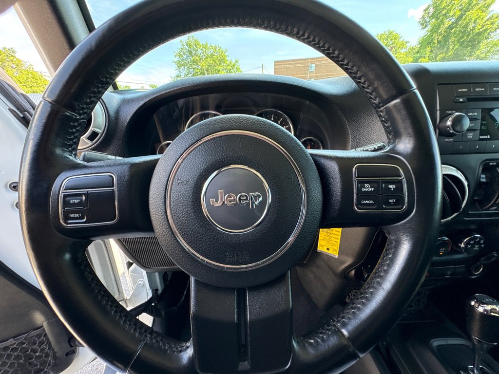 Used 2018 Jeep Wrangler Unlimited Sahara AWD/4WD image 16