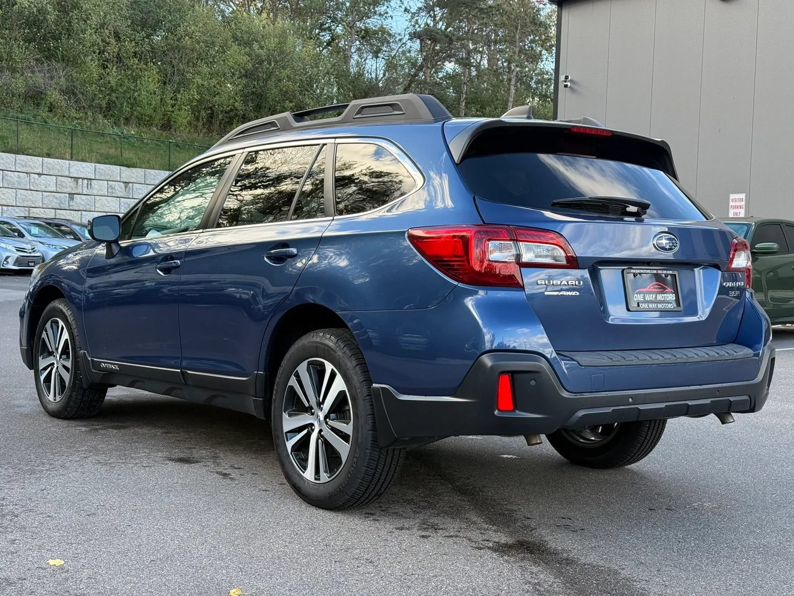 Used 2019 Subaru Outback 3.6R Limited w/ Popular Package #2 AWD/4WD image 3