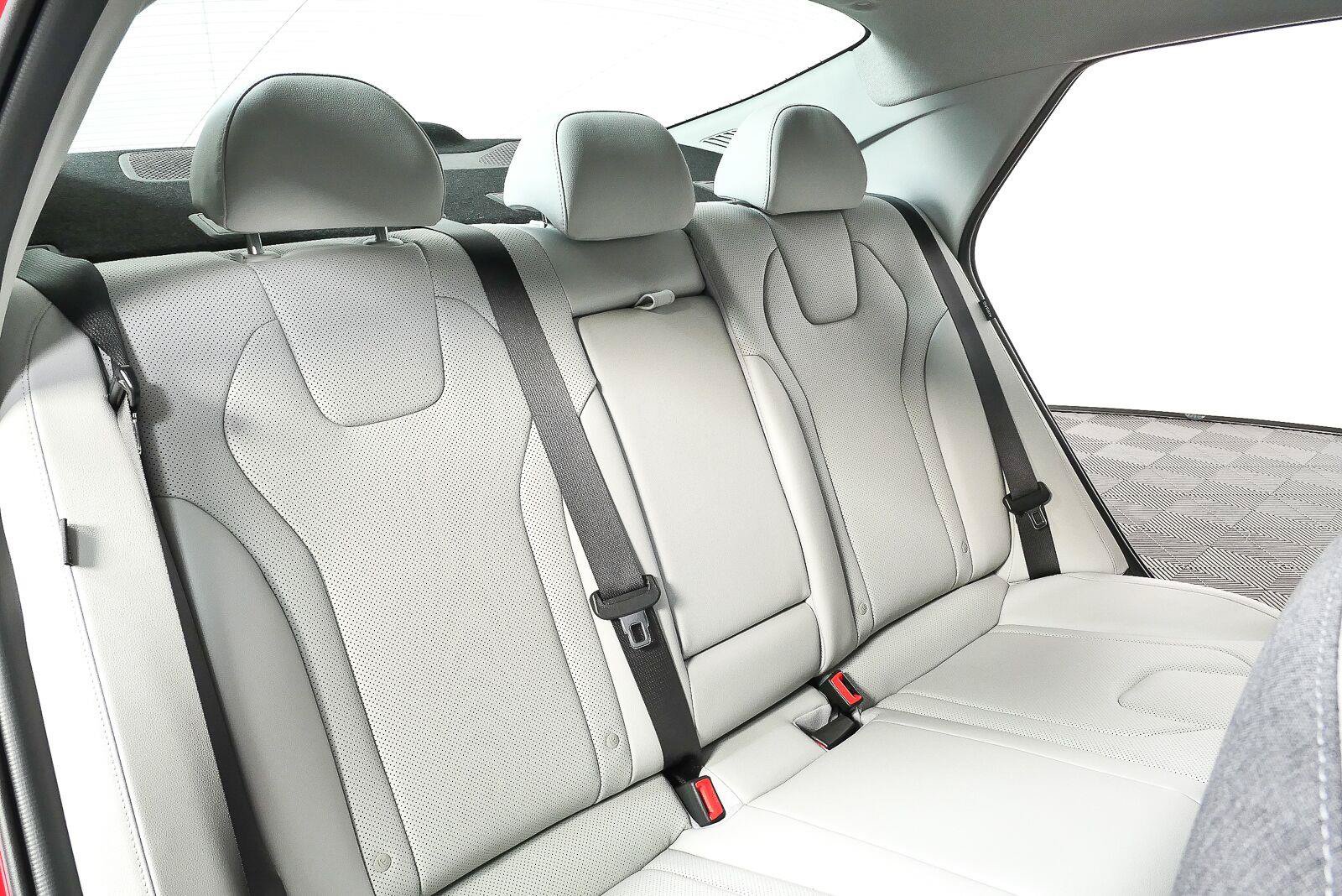 Used 2024 Hyundai Elantra Limited FWD image 23