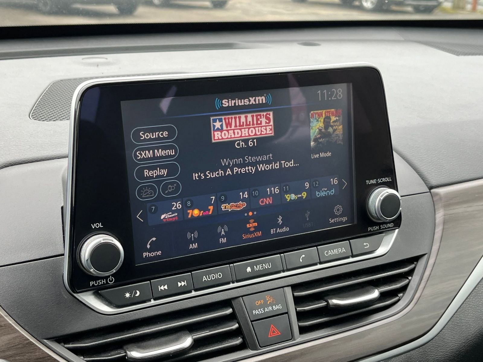 Used 2025 Nissan Altima 2.5 SV FWD image 18