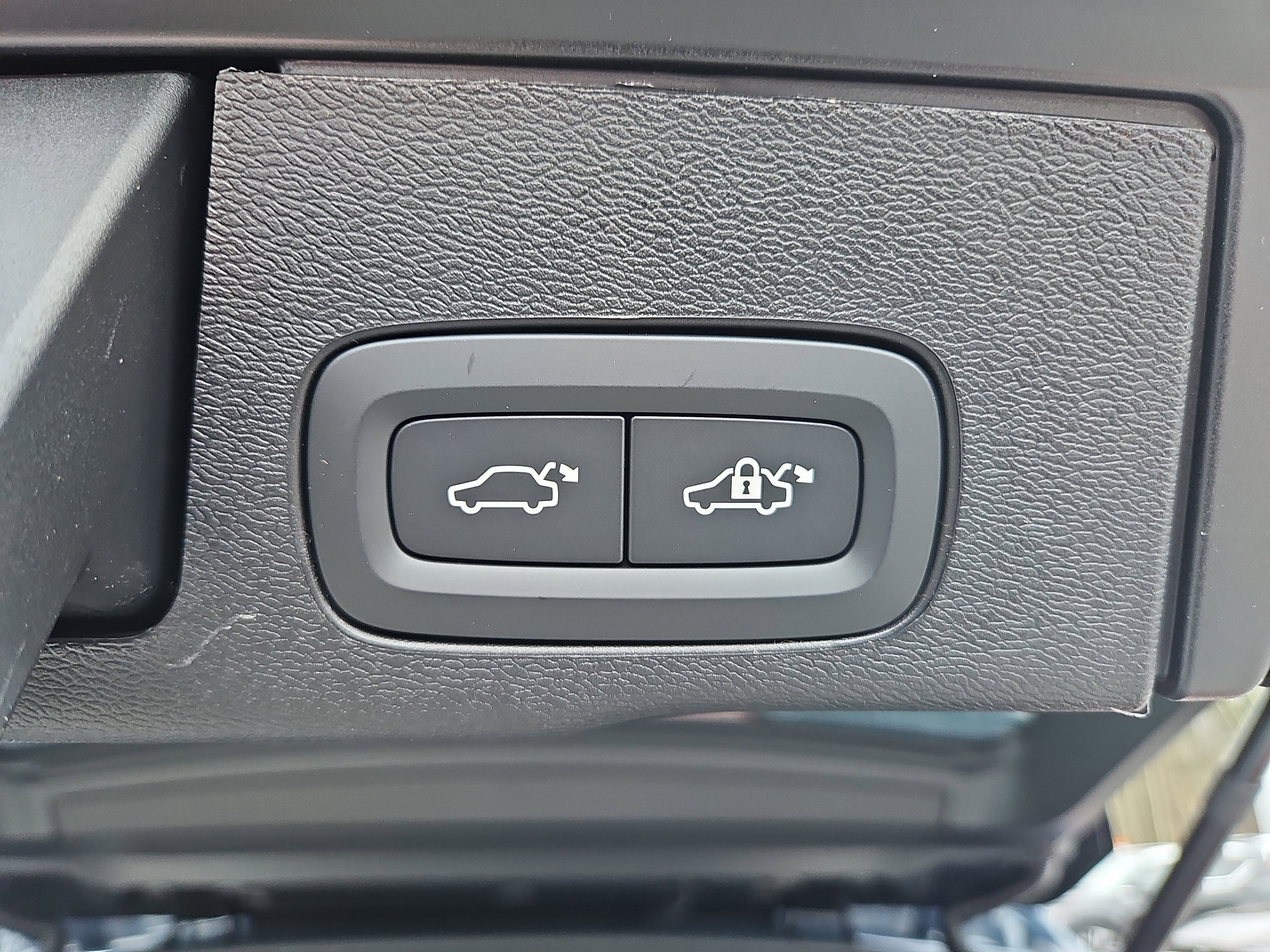 New 2026 Volvo XC60 B5 Plus w/ Protection Package Premier image 12