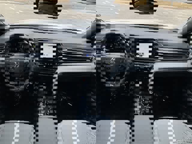 Used 2025 Toyota Camry SE image 18