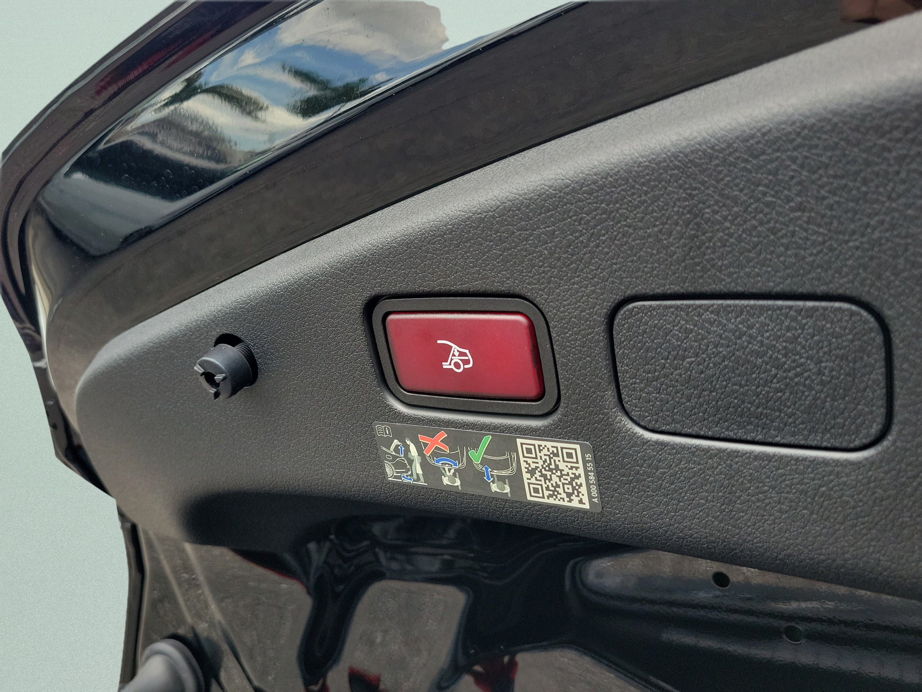 Certified 2024 Mercedes-Benz CLE 300 4MATIC Cabriolet image 6