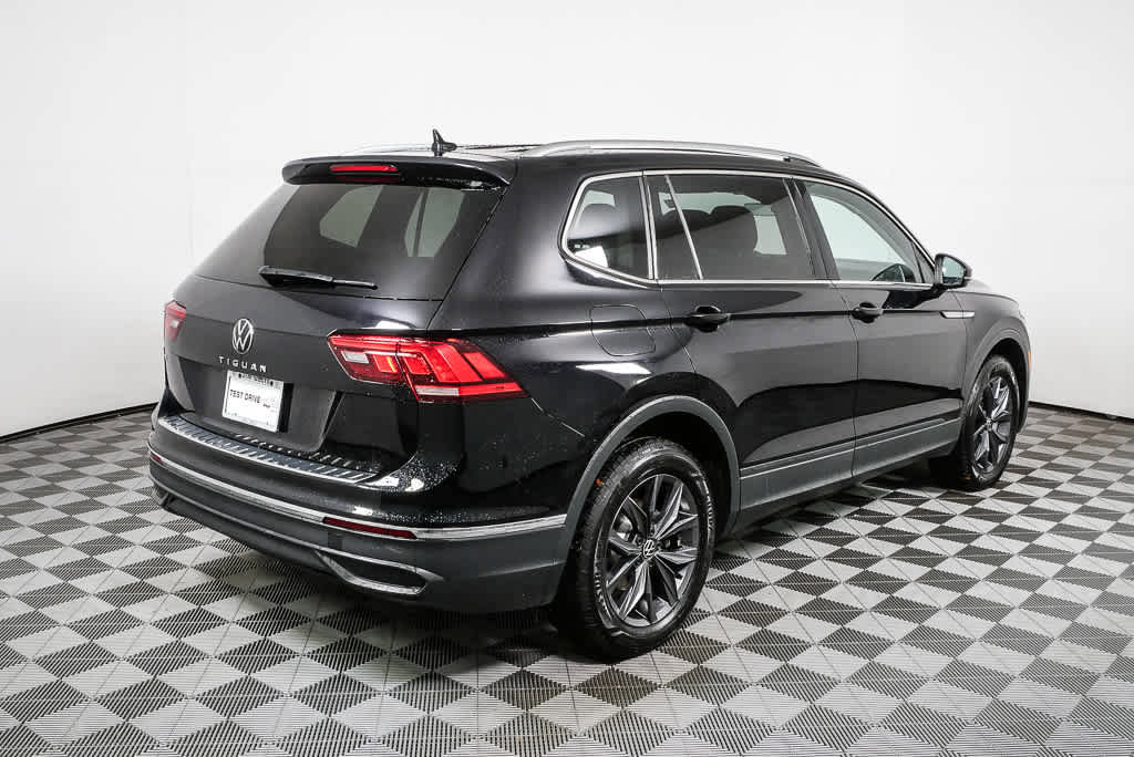 Certified 2023 Volkswagen Tiguan SE FWD image 6