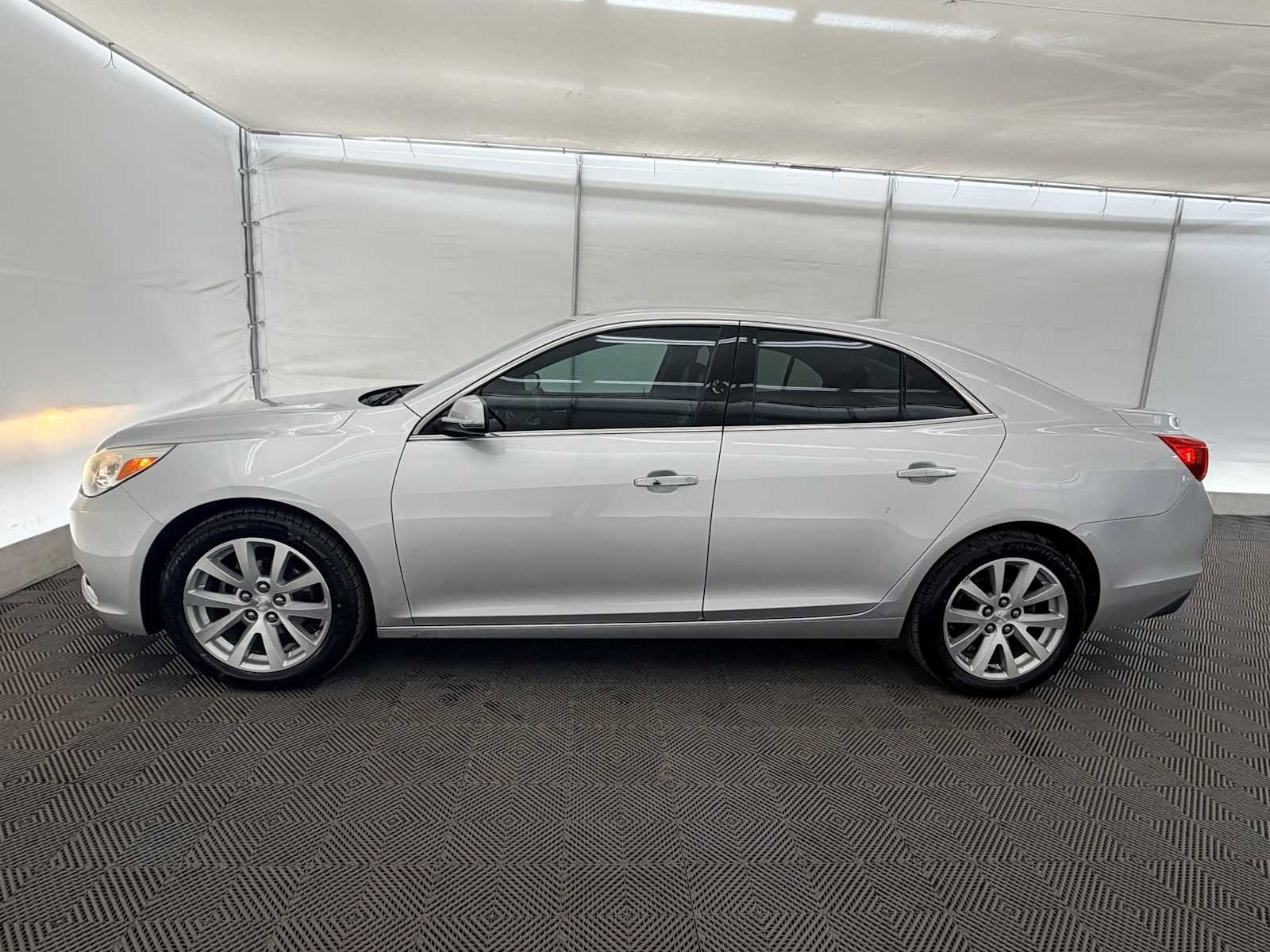 Used 2016 Chevrolet Malibu LTZ image 3