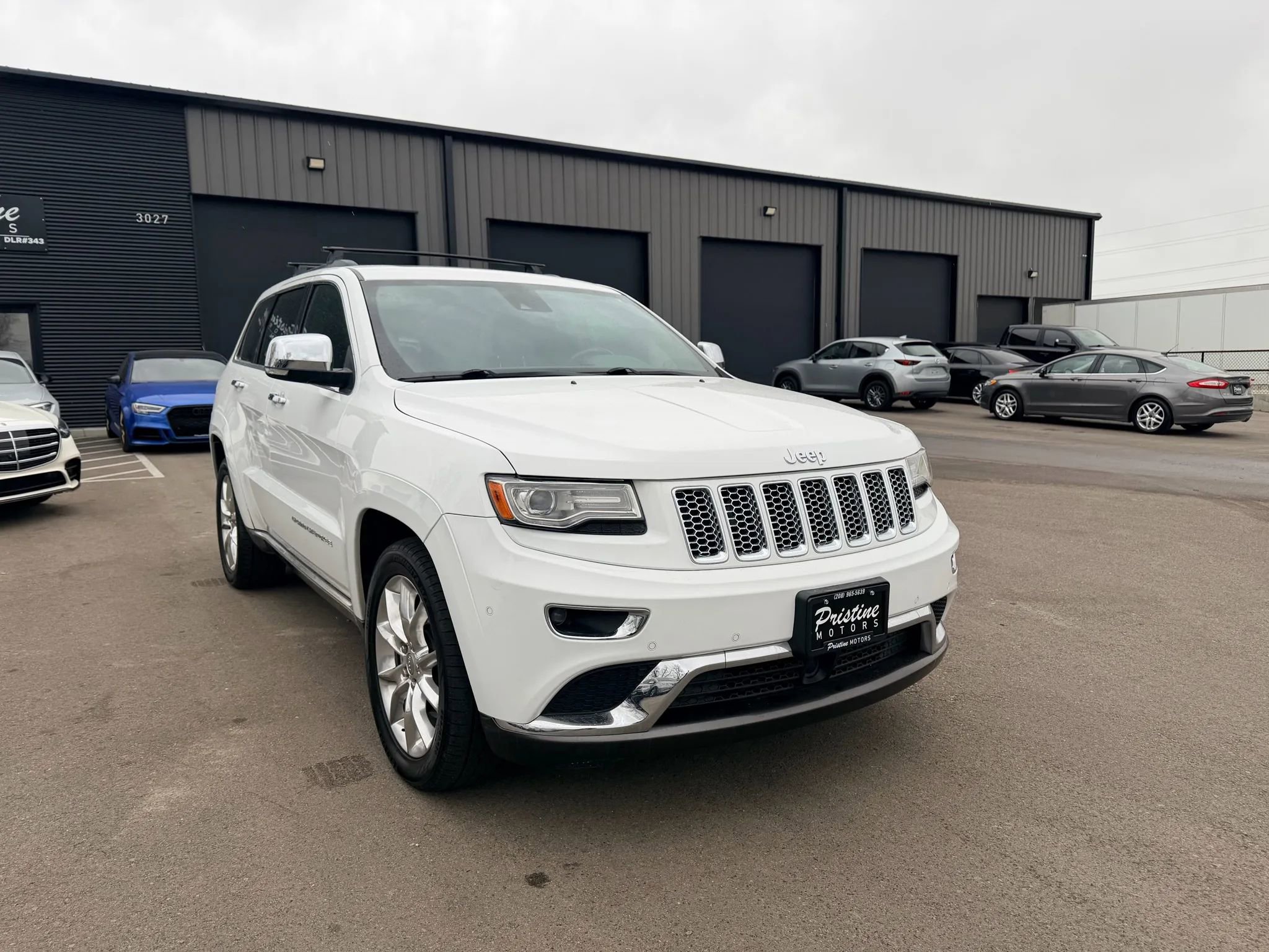 Used 2014 Jeep Grand Cherokee Summit AWD/4WD image 3