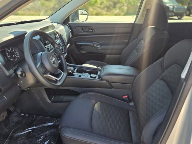Used 2024 Nissan Pathfinder S image 24