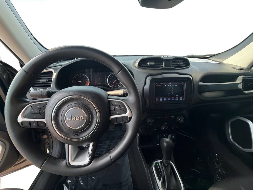 Used 2018 Jeep Renegade Latitude FWD image 31