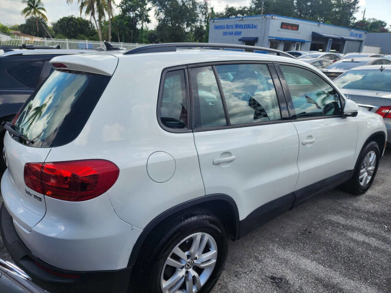 Used 2015 Volkswagen Tiguan S image 6