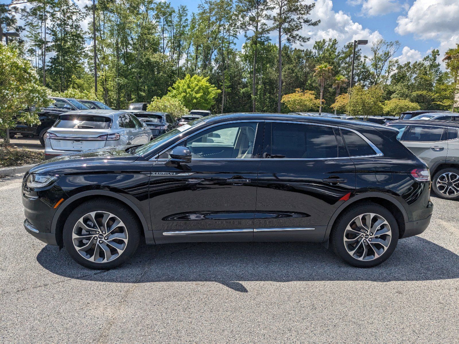 Certified 2023 Lincoln Nautilus Reserve w/ Equipment Group 201A image 8