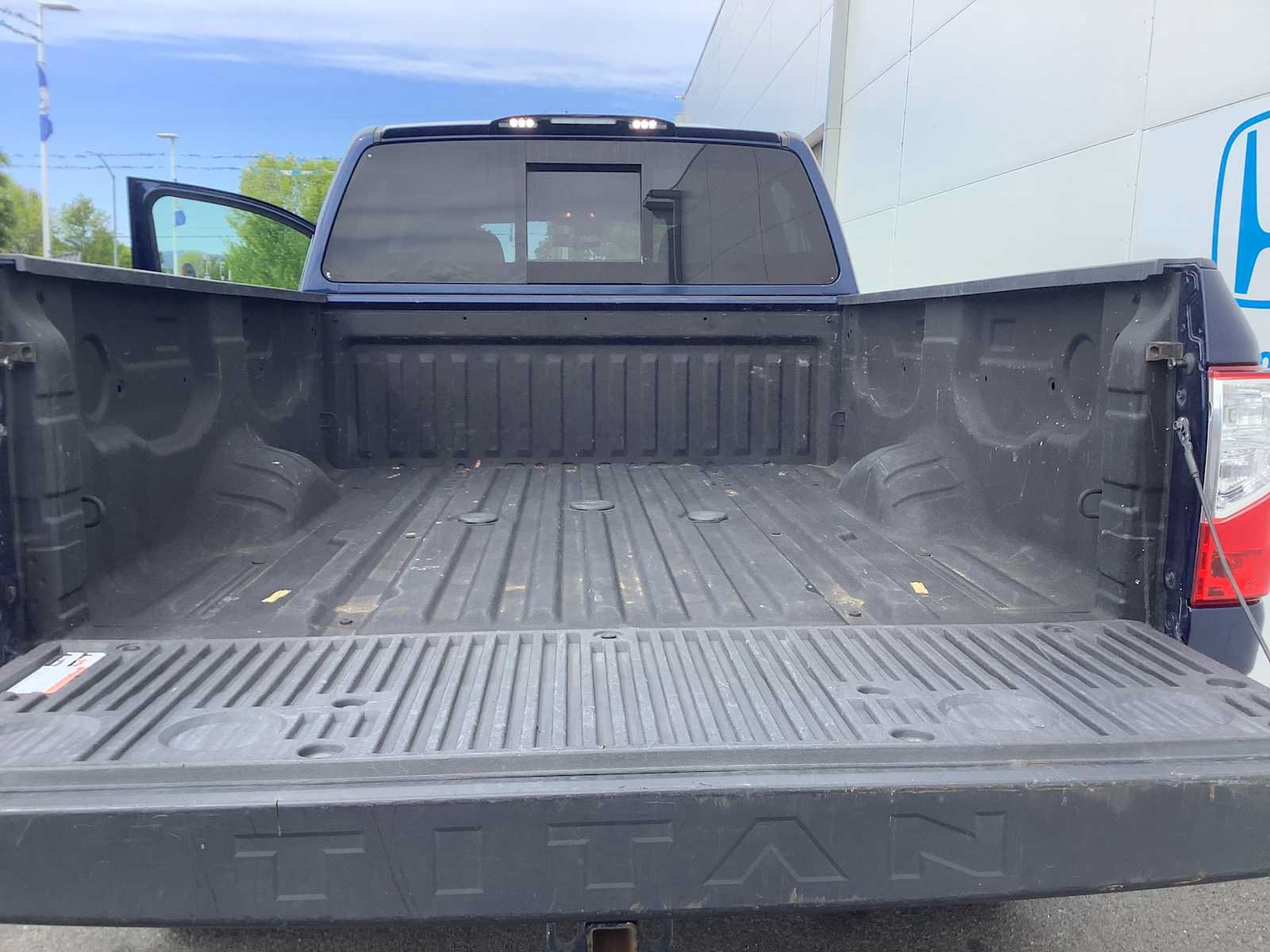 Used 2018 Nissan Titan PRO-4X AWD/4WD image 19