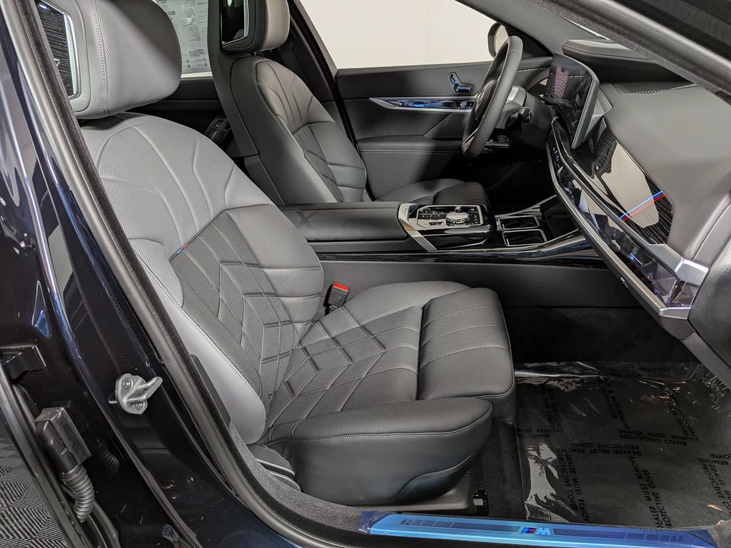 Used 2026 BMW i7 xDrive60 AWD/4WD image 29