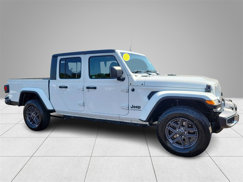 Certified 2021 Jeep Gladiator Sport image 3