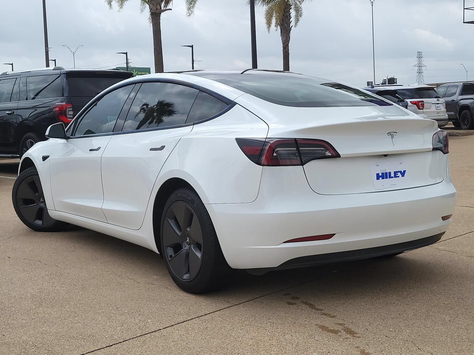 Used 2023 Tesla Model 3 Standard Range RWD image 3