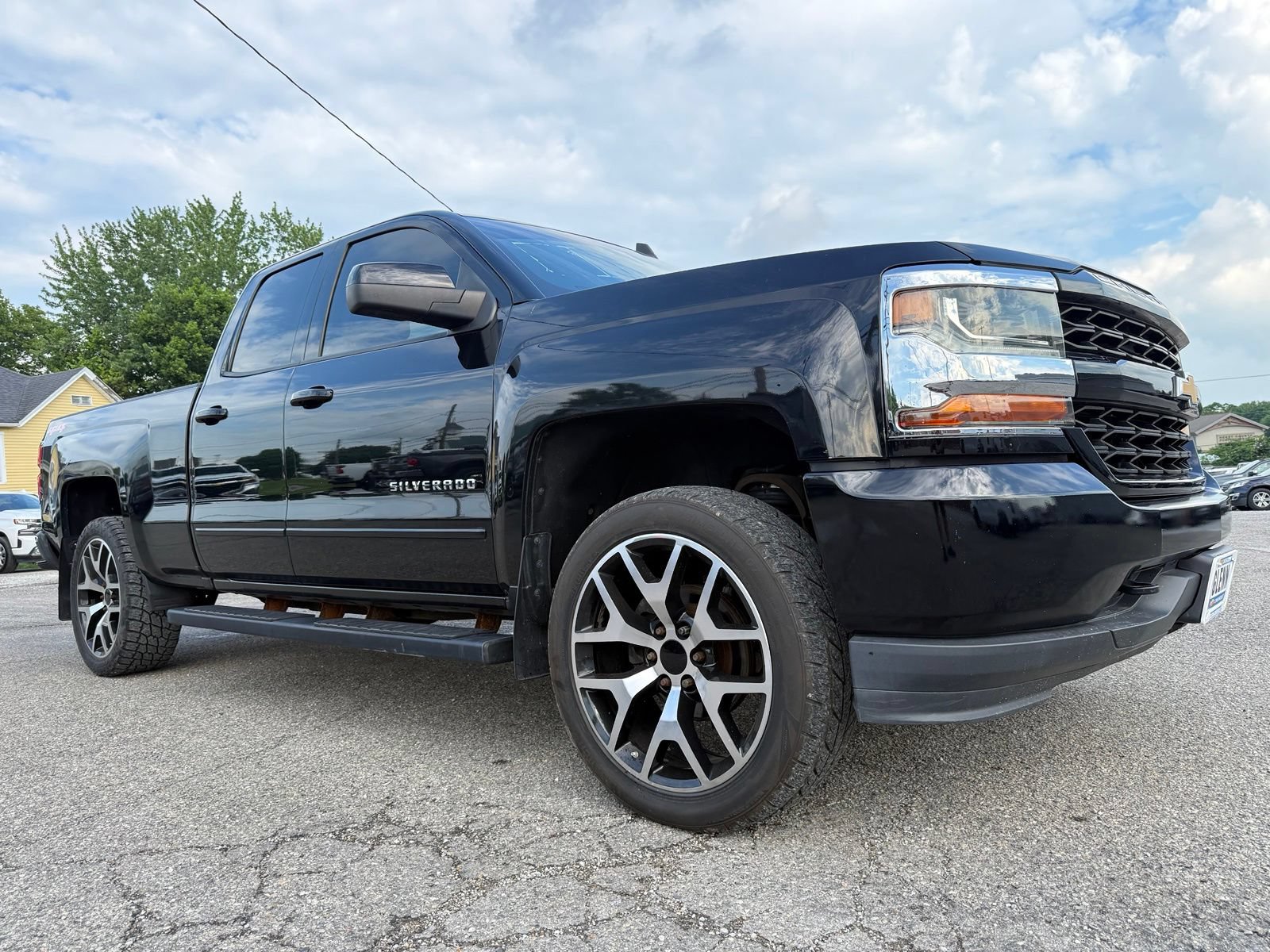 Used 2018 Chevrolet Silverado 1500 LT AWD/4WD image 9