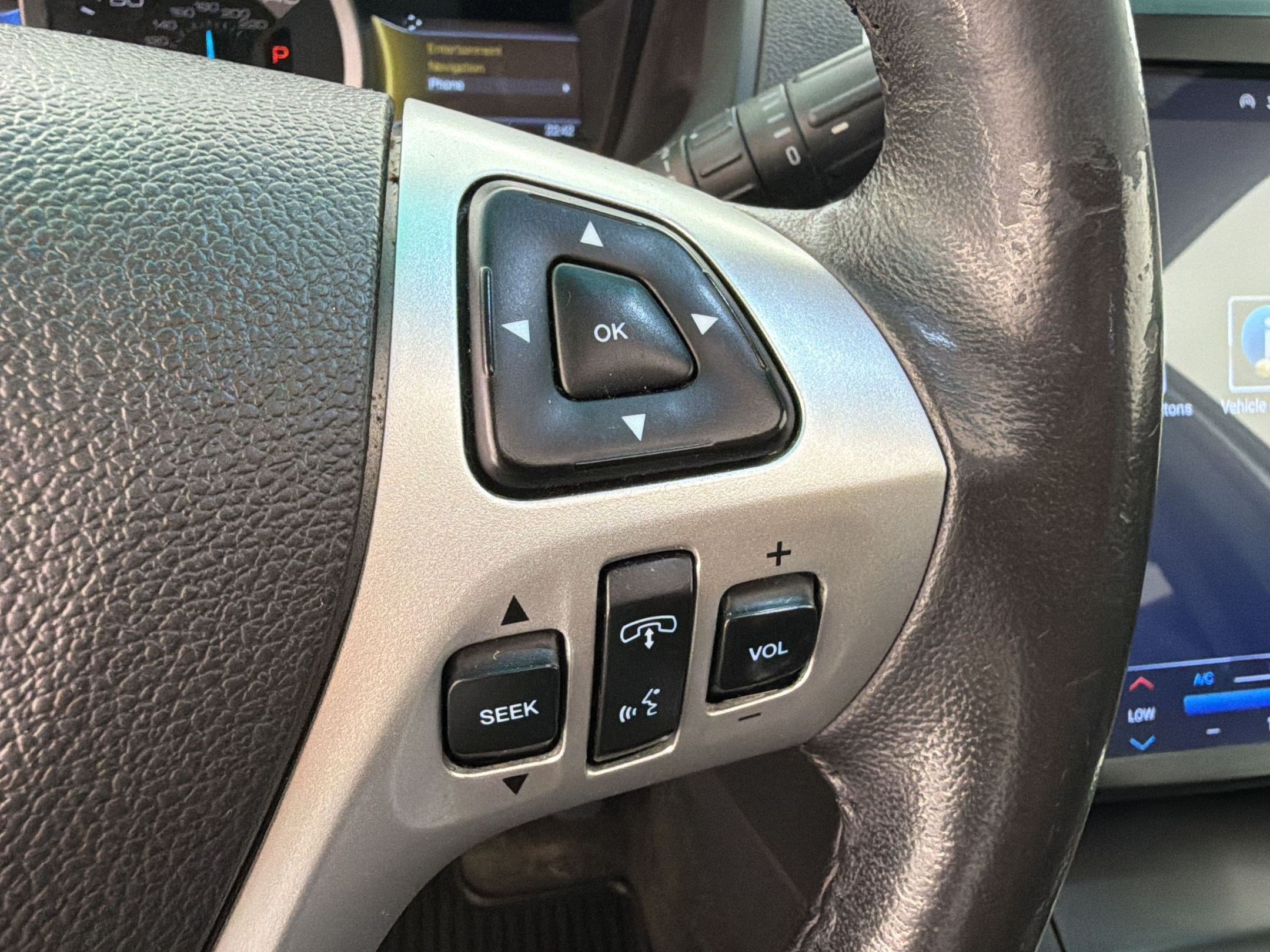 Used 2014 Ford Explorer Limited w/ Equipment Group 301A AWD/4WD image 17