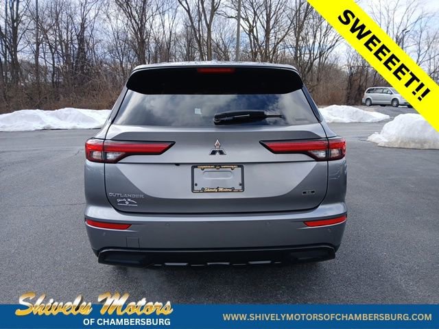 Used 2023 Mitsubishi Outlander SE Black Edition image 5