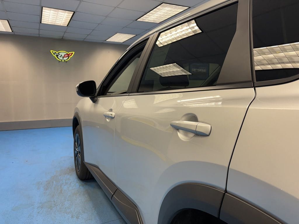 Used 2023 Nissan Rogue SV AWD/4WD image 17