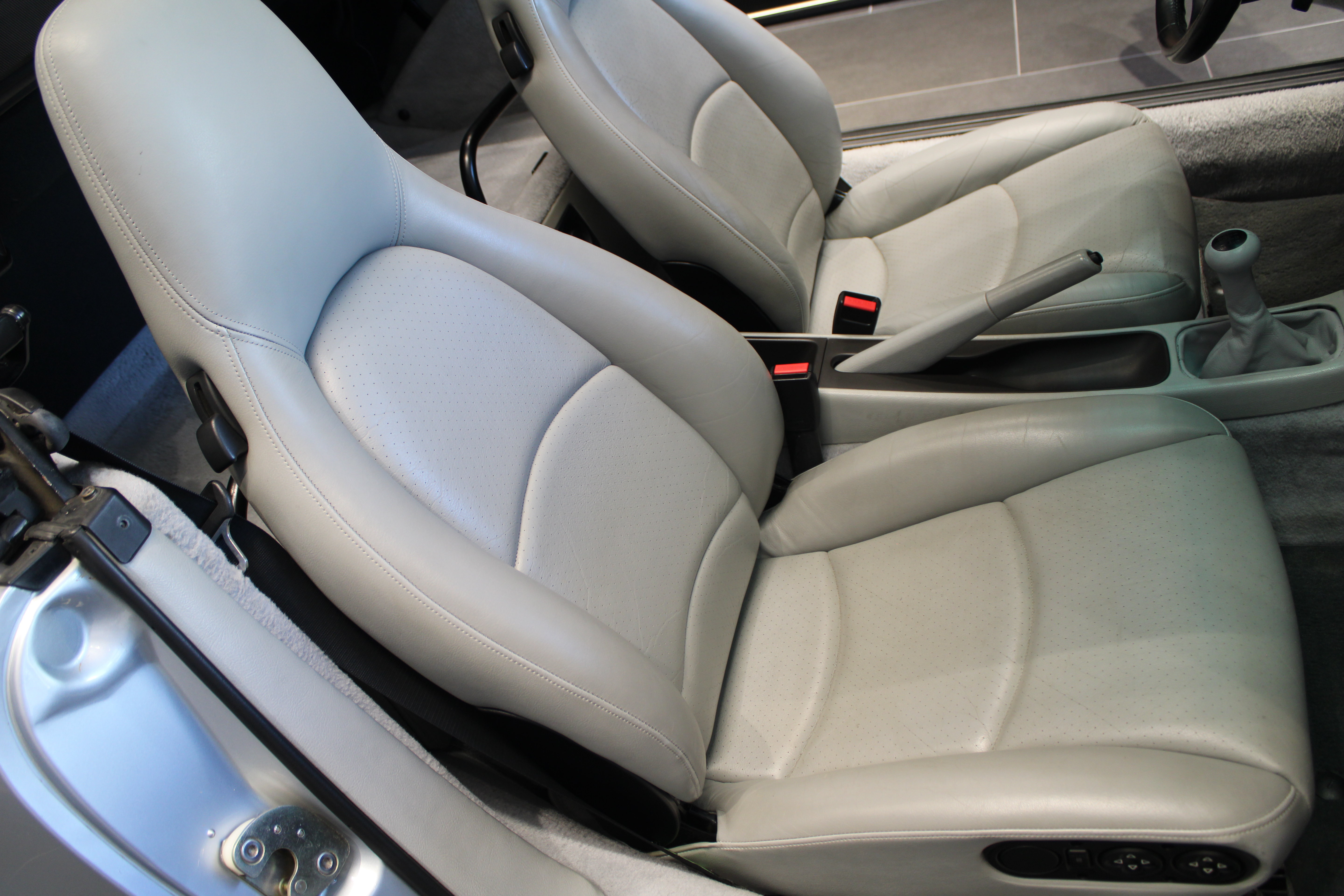Used 1996 Porsche 911 Cabriolet image 35