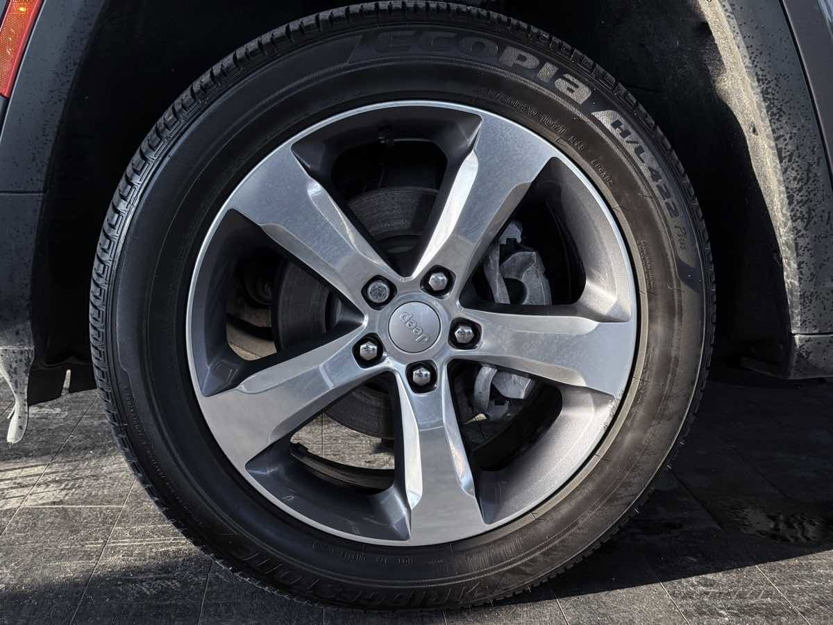 Used 2023 Jeep Grand Cherokee Laredo w/ Luxury Tech Group I image 34