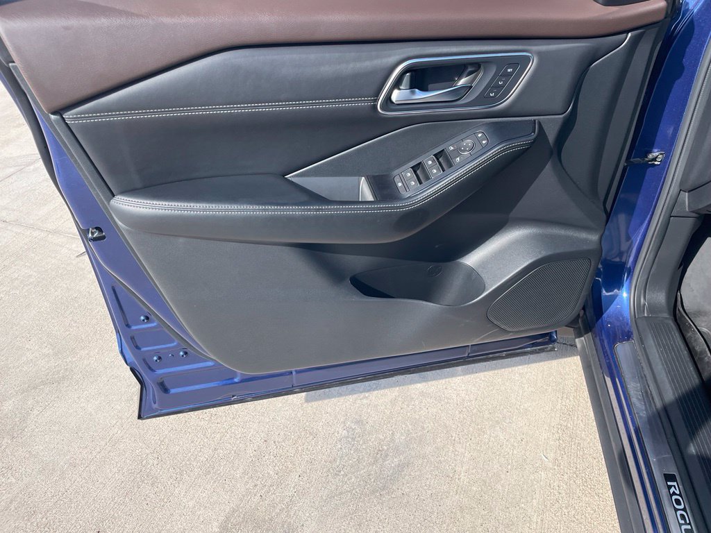Certified 2023 Nissan Rogue Platinum w/ Platinum Premium Package FWD image 26