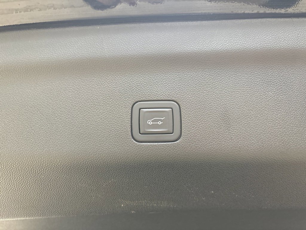 Used 2024 Chevrolet Tahoe High Country image 11