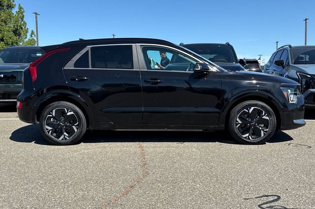 Certified 2024 Kia Niro Wind FWD image 3