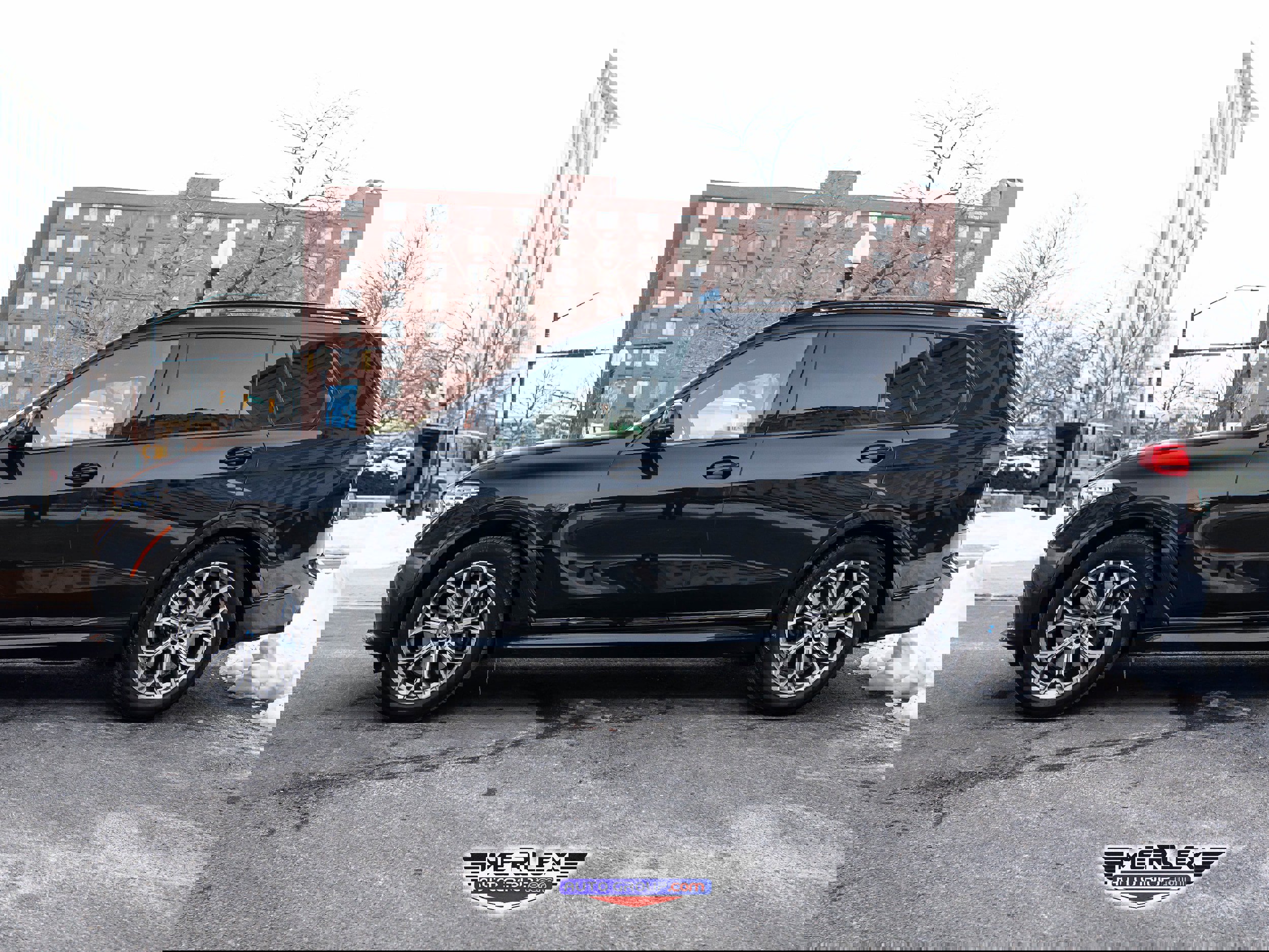 Used 2020 BMW X7 M50i image 4