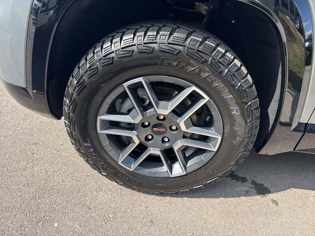 New 2026 GMC Terrain AT4 w/ LPO, Black Badging Package image 36