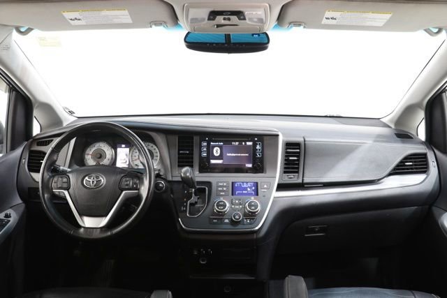 Used 2017 Toyota Sienna SE w/ SE Preferred Package FWD image 12