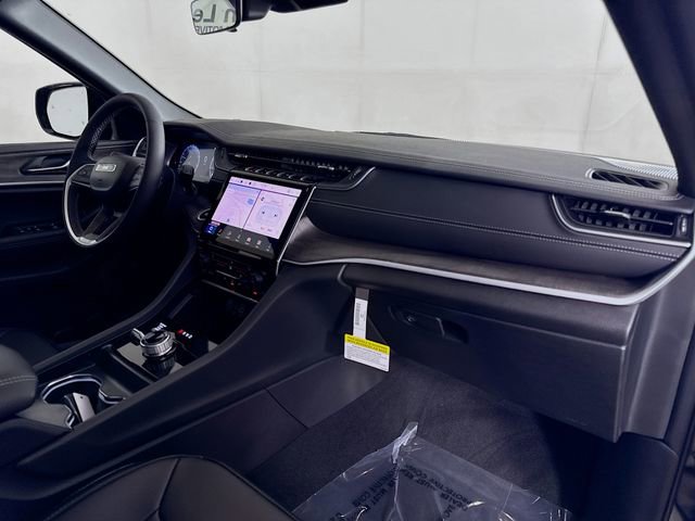 New 2025 Jeep Grand Cherokee Limited w/ Black Appearance Package image 30