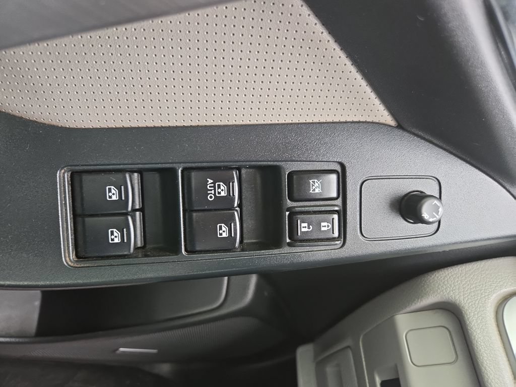 Used 2015 Subaru Forester 2.5i Touring AWD/4WD image 21