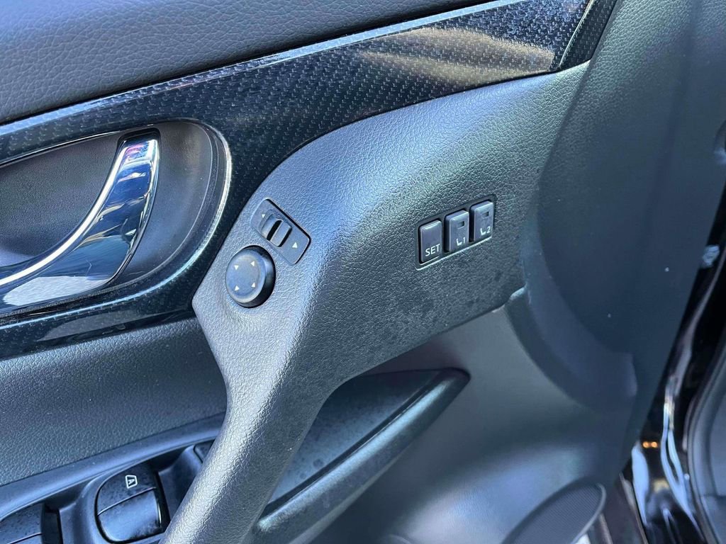 Used 2017 Nissan Rogue SL w/ SL Premium Package image 15