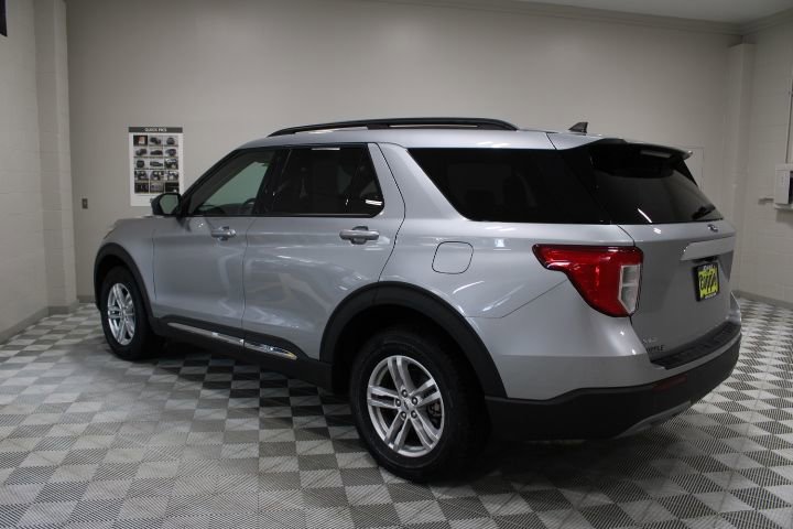 Used 2023 Ford Explorer XLT w/ Equipment Group 202A image 9