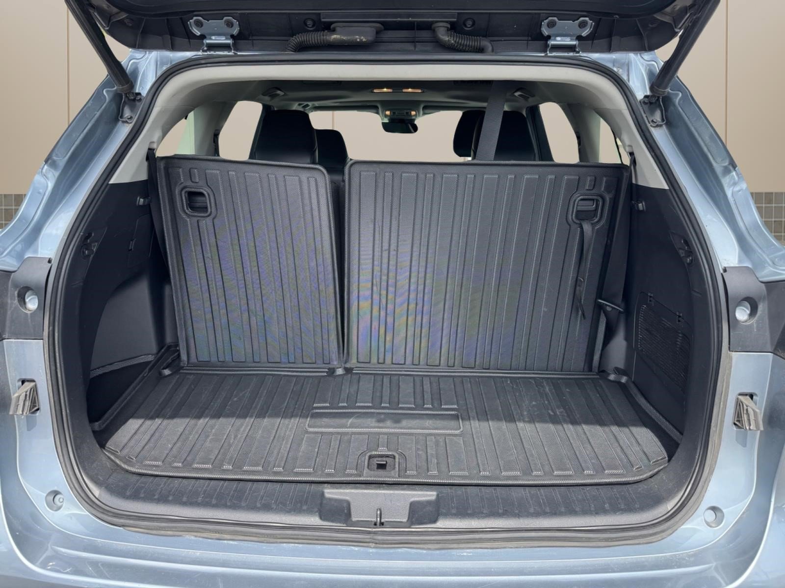 Used 2020 Toyota Highlander XLE FWD image 17