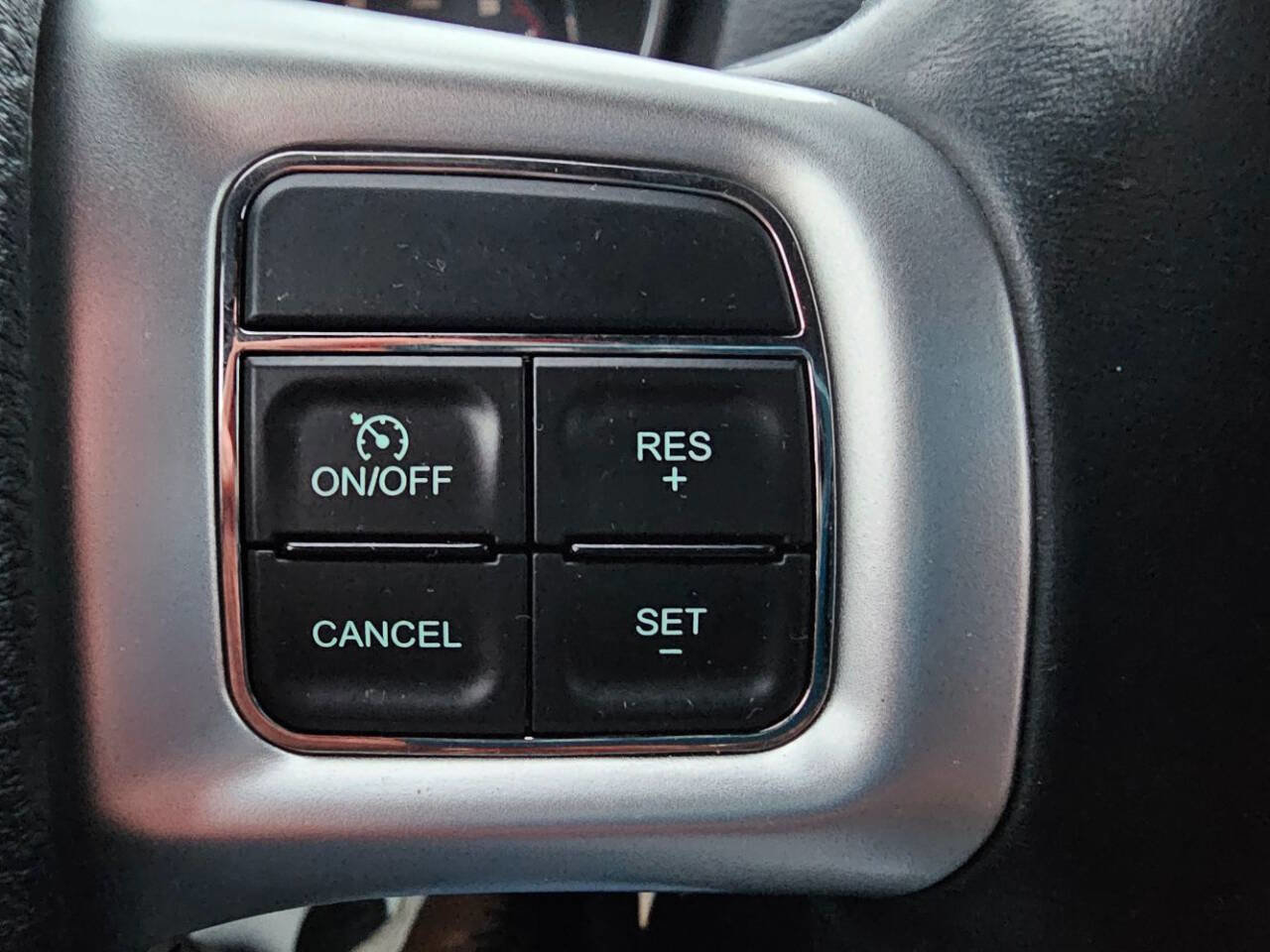 Used 2014 Dodge Avenger SXT image 27