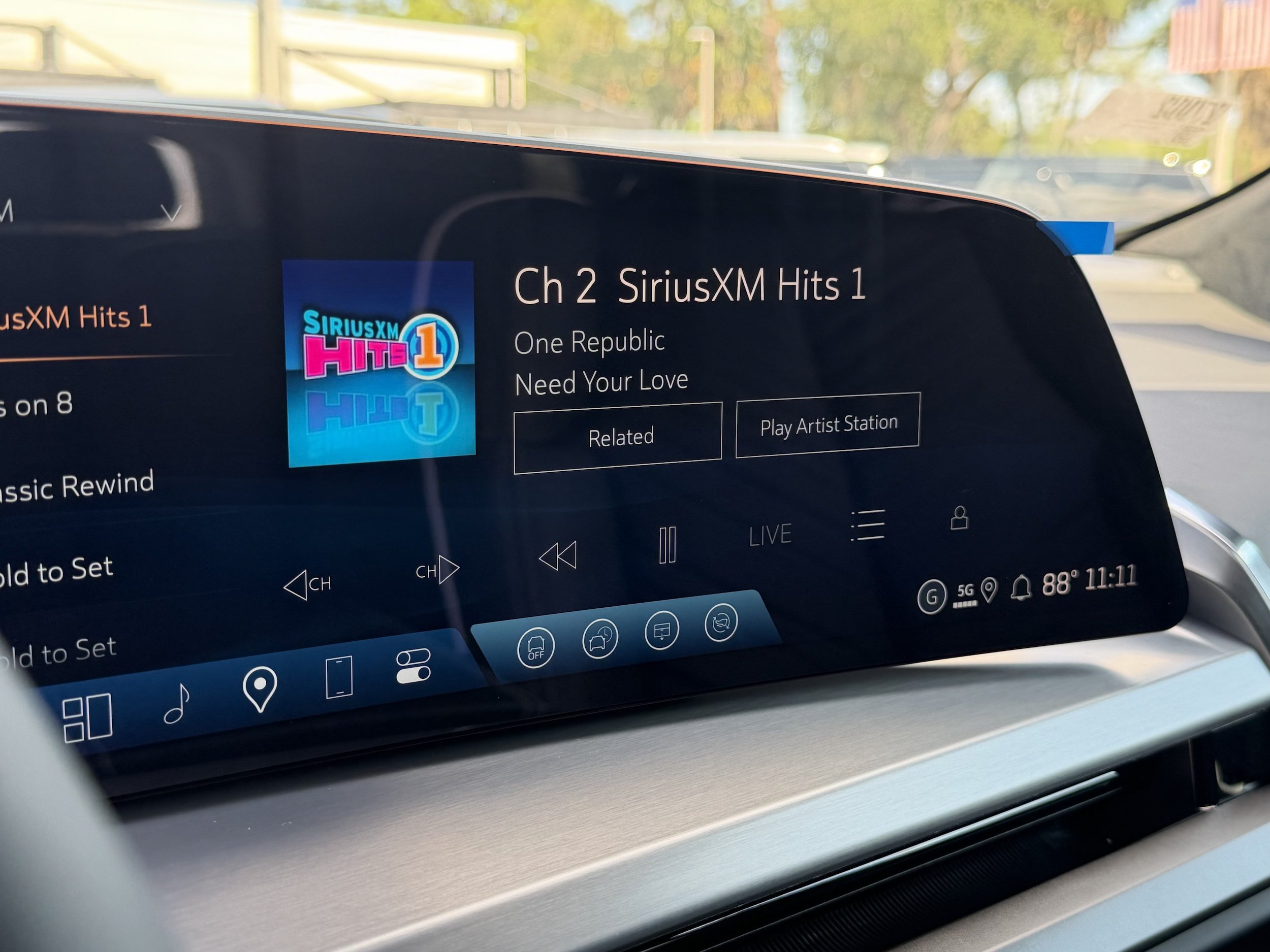 New 2027 Cadillac Vistiq Platinum w/ LPO, Floor Liner Package AWD/4WD image 17